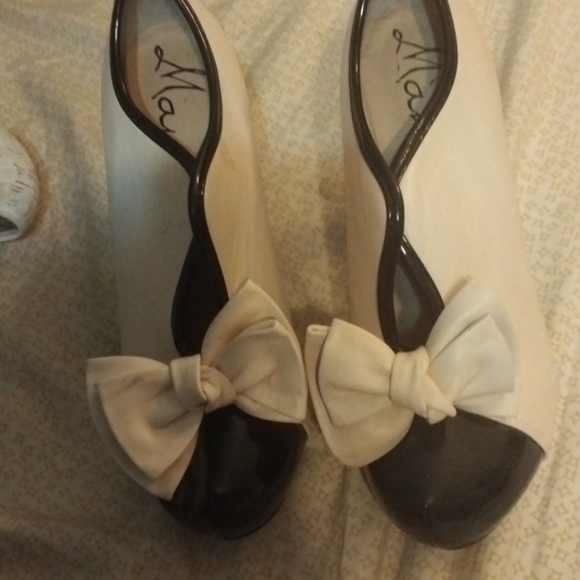 Heels - Picture 1 of 3